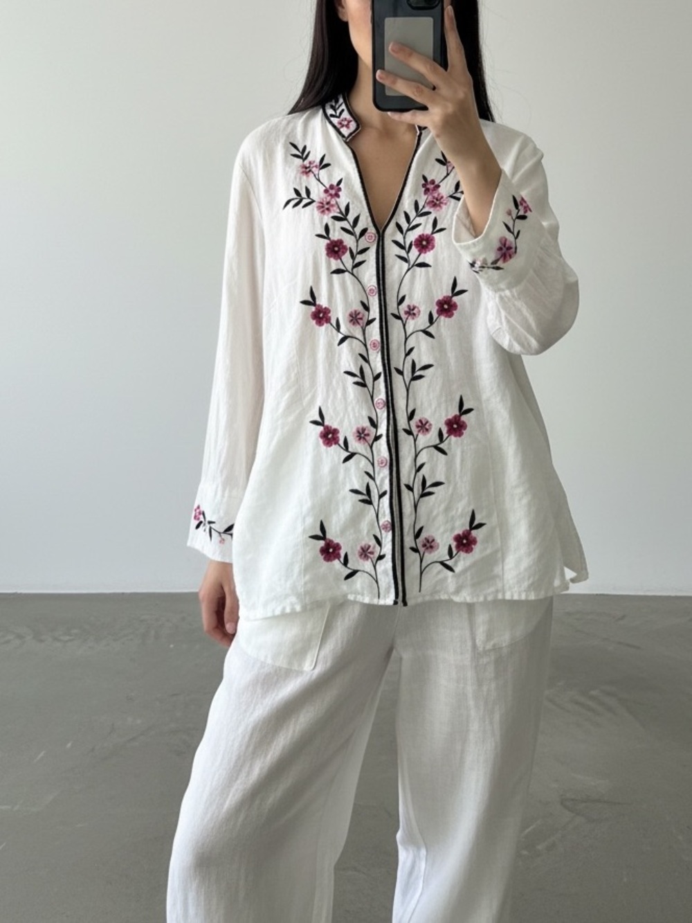 Anne Carson White Floral Embroidered Linen Button Down Blouse